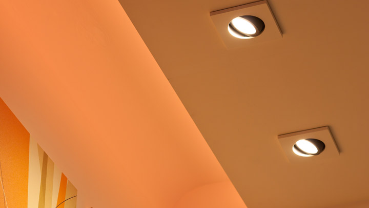 Philips Lightingin HealWell-LED-kohdevalaisimilla toteutettu yleisvalaistus parantaa potilasmukavuutta ja helpottaa hoitohenkilökunnan liikkumista huoneessa