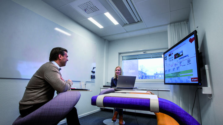 Philipsin toimistovalaistusratkaisulla valaistu kokoushuone E.ONin toimitiloissa Malmössä