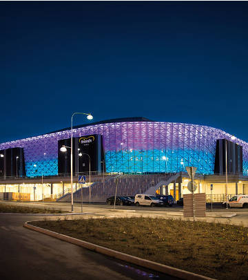 Philipsin valaisema Friends Arenan tyylikäs, väriä vaihtava julkisivu Ruotsissa