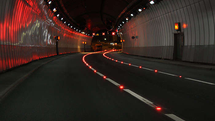 Philipsin valaistus opastaa kuljettajat turvallisesti Saltashin tunneliin 