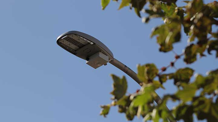 Kerää tietoa LED-katuvalaisimien tunnistimista