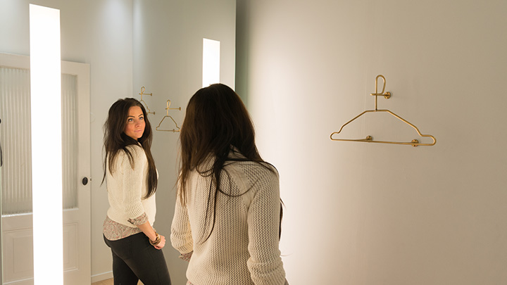 Philips Lightingin PerfectScene-sovitushuonevalaistus: sovitushuoneen peilin valaisimet, jotka auttavat tekemään parempia ostopäätöksiä