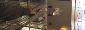 Esineiden ja laitteiden UV-C-desinfiointi